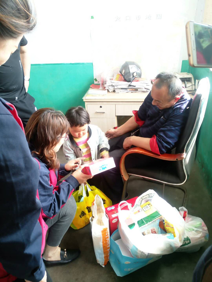 藍(lán)牙公司資助小妮妮(2) 藍(lán)牙公司資助小妮妮(2)
